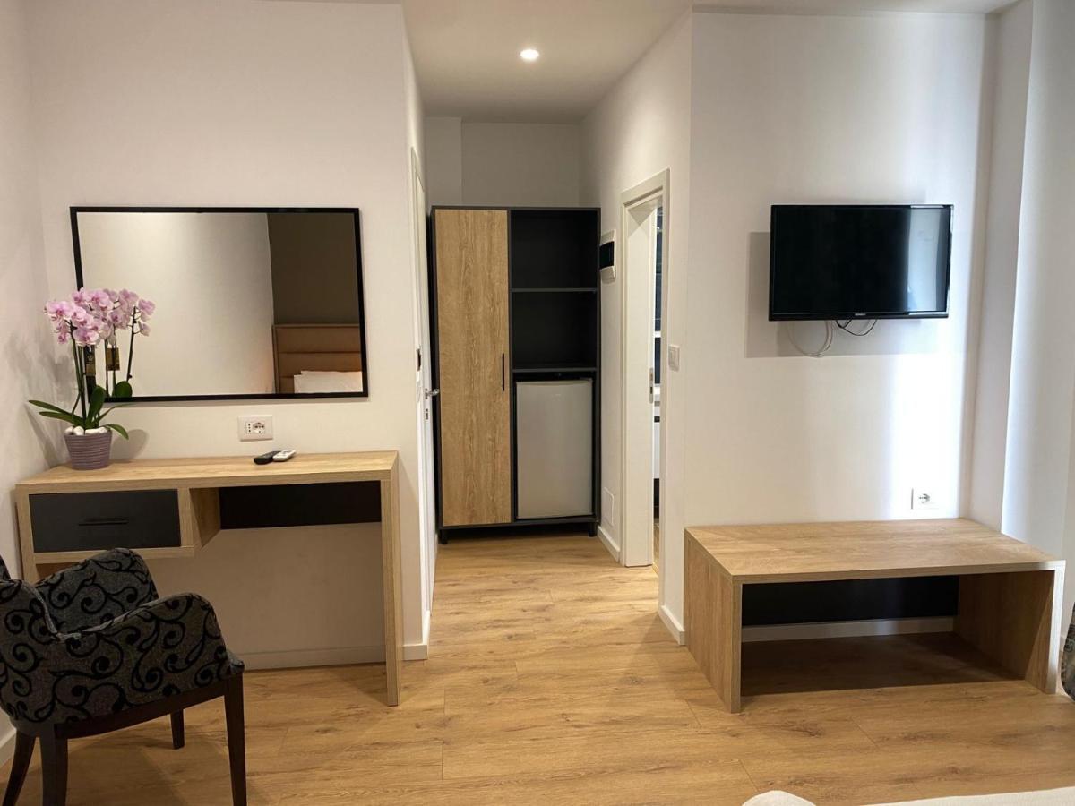 Augusto Rooms Sarandë エクステリア 写真
