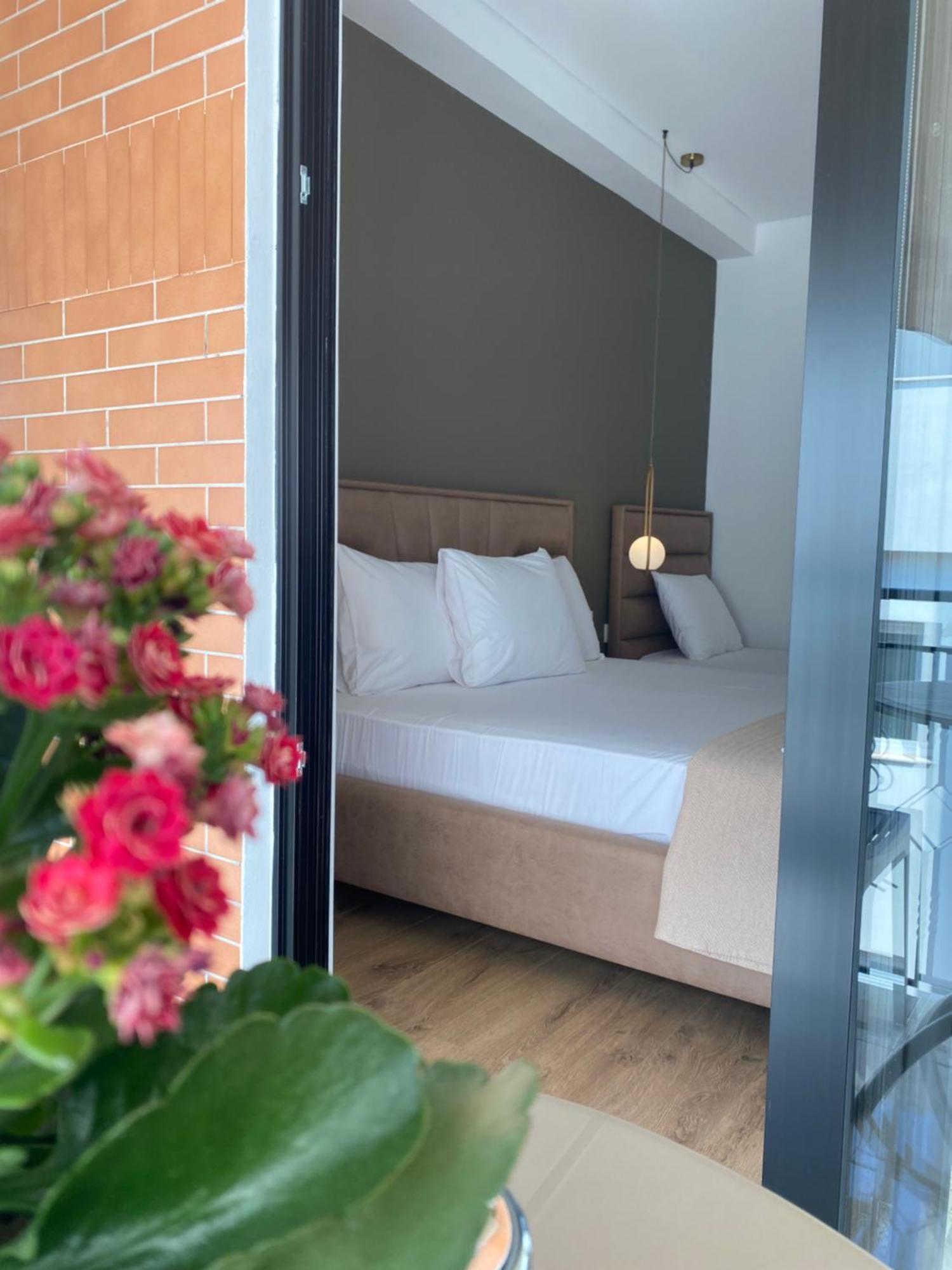 Augusto Rooms Sarandë エクステリア 写真