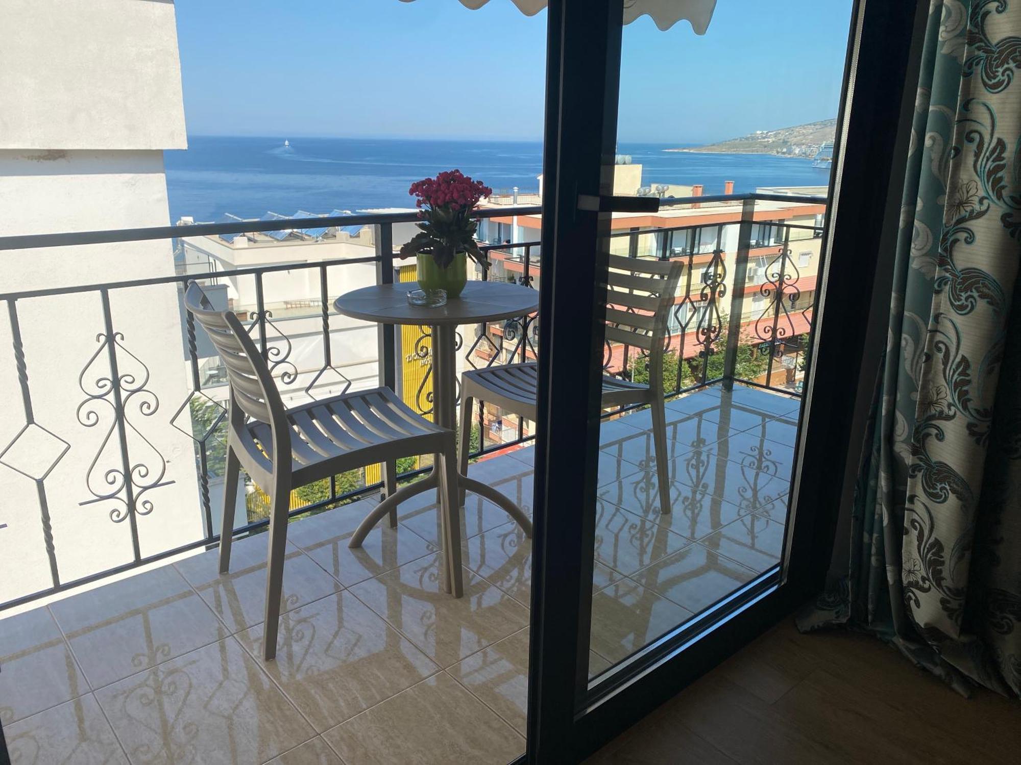 Augusto Rooms Sarandë エクステリア 写真